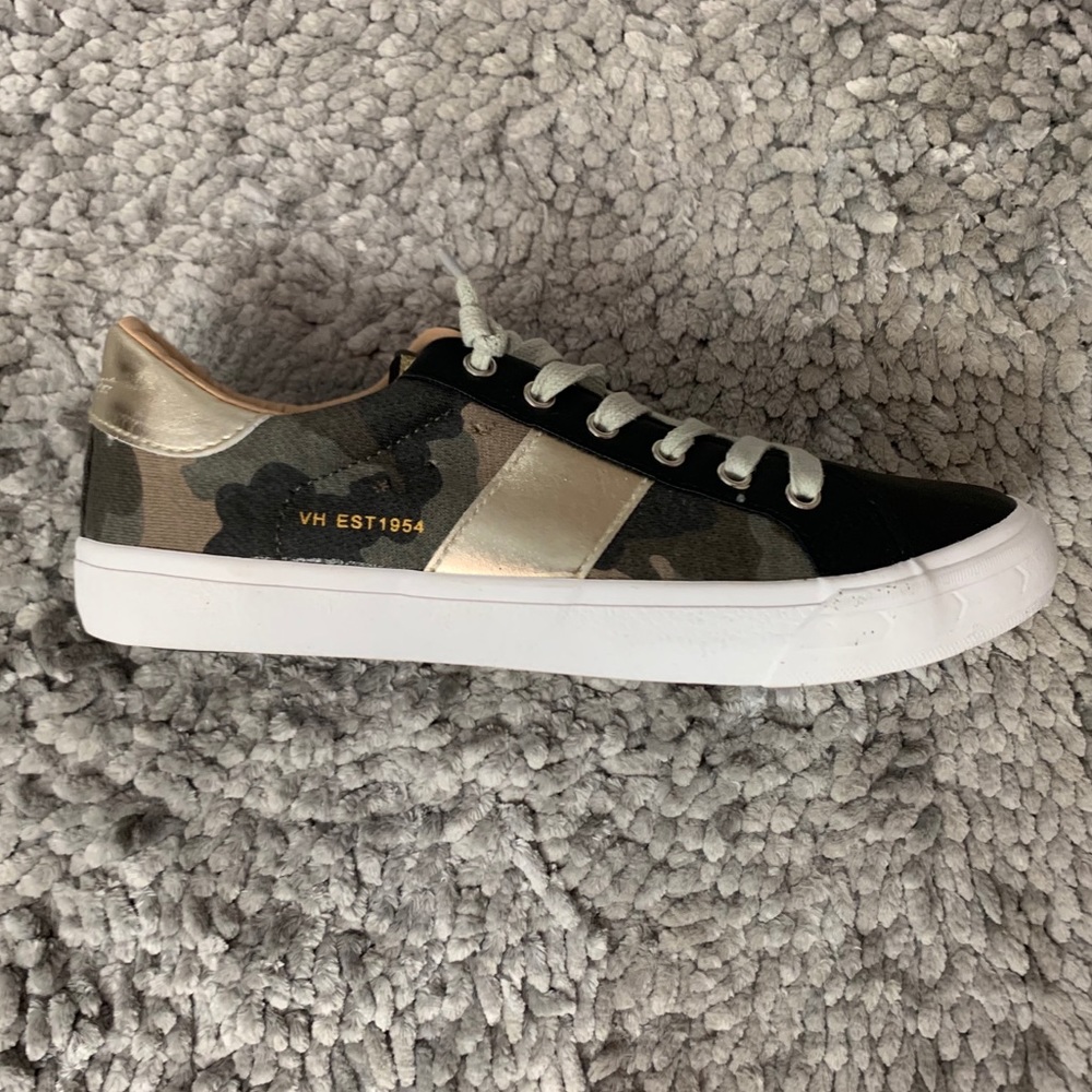 Camo Sneakers w/Gold Accent